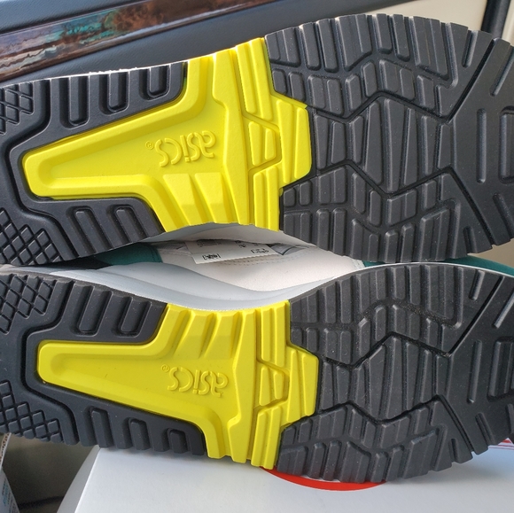 ASICS - Picture 10 of 10